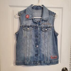 Custom rock 'n roll GAP 1969 Woman's distressed denim vest Classic styling Sz. M